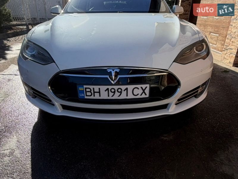 Tesla Model S 2014
