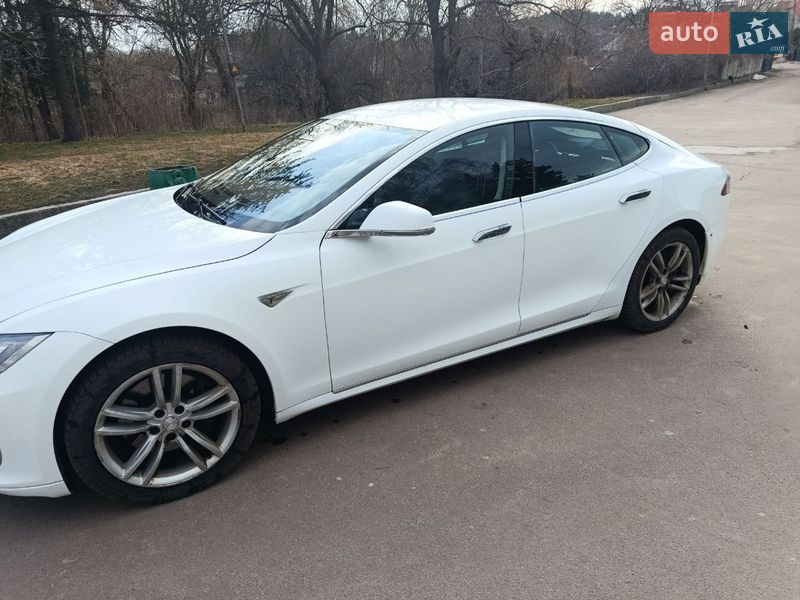 Лифтбек Tesla Model S 2014 в Житомире