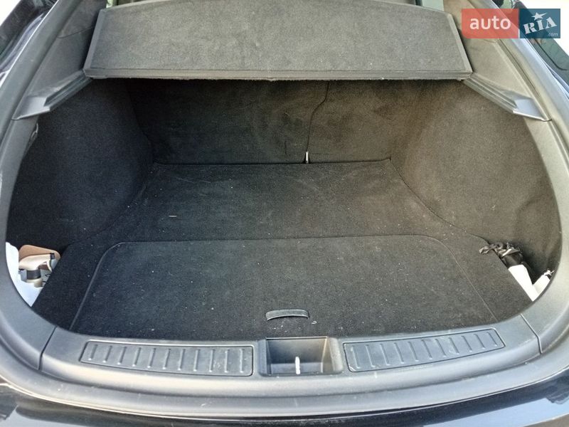 Лифтбек Tesla Model S 2017 в Киеве