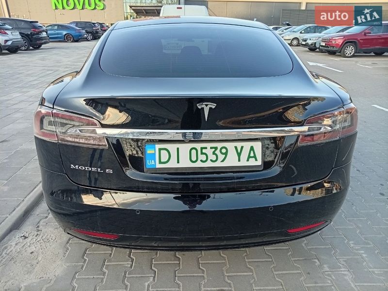 Лифтбек Tesla Model S 2017 в Киеве