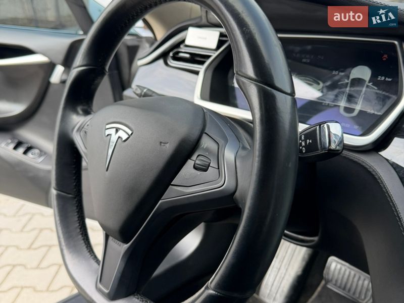 Лифтбек Tesla Model S 2013 в Львове