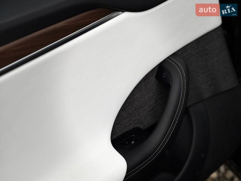 Лифтбек Tesla Model S 2023 в Стрые