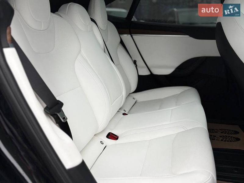 Лифтбек Tesla Model S 2023 в Стрые