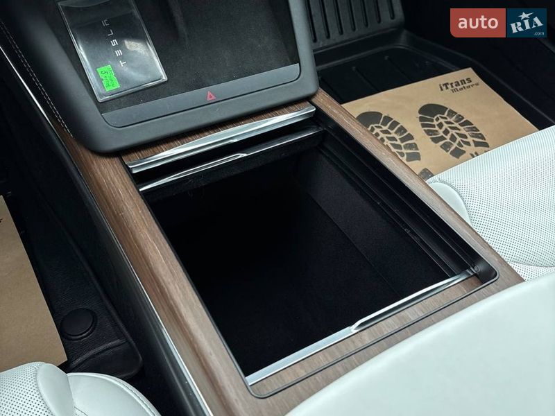 Лифтбек Tesla Model S 2023 в Стрые