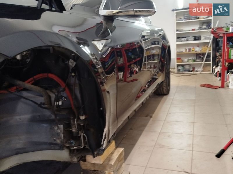 Ліфтбек Tesla Model S 2016 в Теплодарі фото 5 Ліфтбек Tesla Model S 2016 в Теплодарі