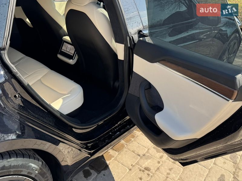 Ліфтбек Tesla Model S 2021 в Полтаві