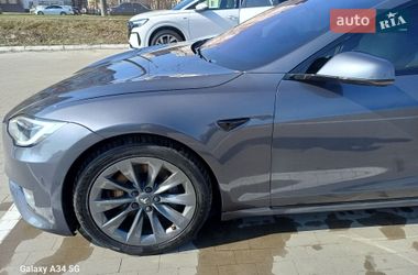 Лифтбек Tesla Model S 2019 в Сумах