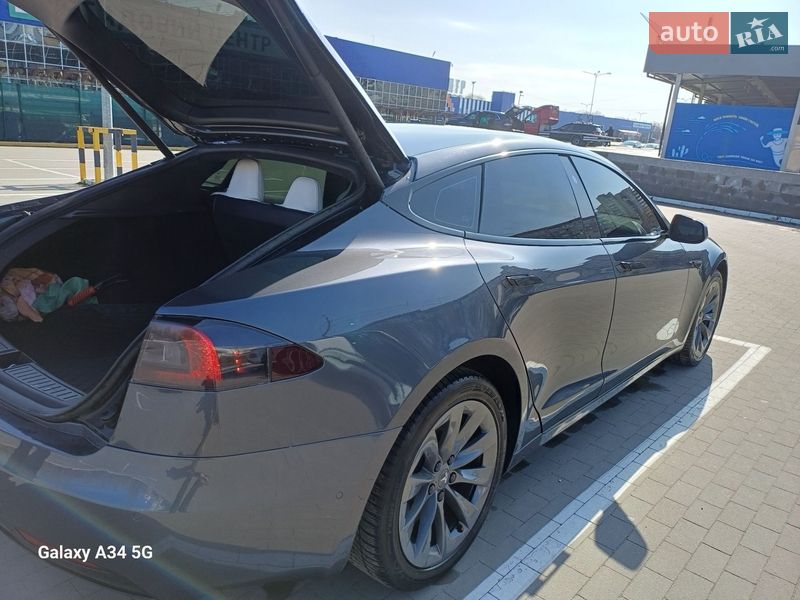 Лифтбек Tesla Model S 2019 в Сумах