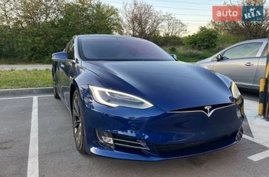 Ліфтбек Tesla Model S 2016 в Києві
