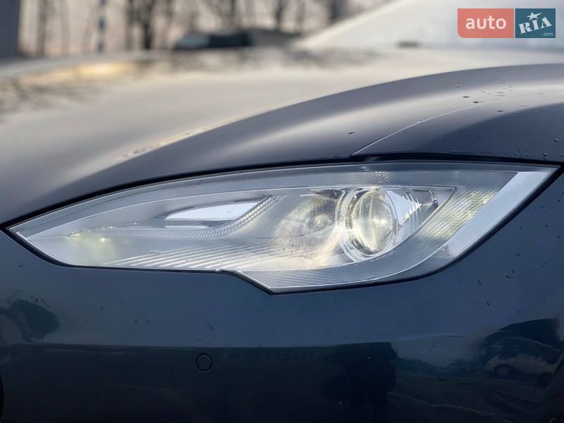 Ліфтбек Tesla Model S 2015 в Києві
