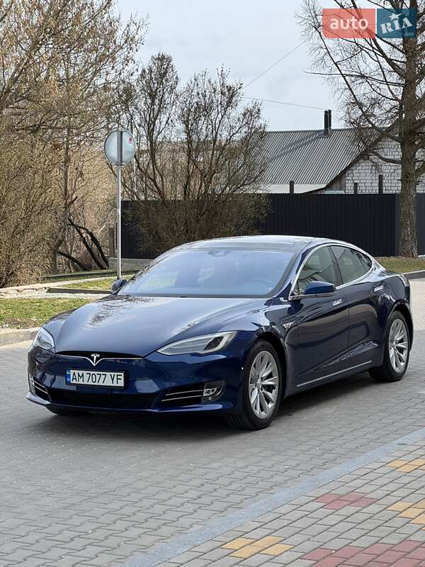 Ліфтбек Tesla Model S 2016 в Звягелі