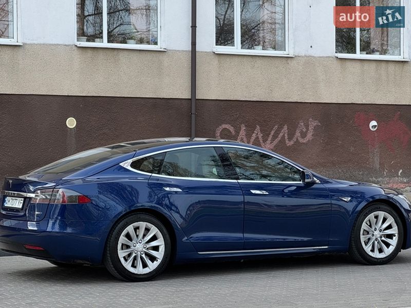 Ліфтбек Tesla Model S 2016 в Звягелі