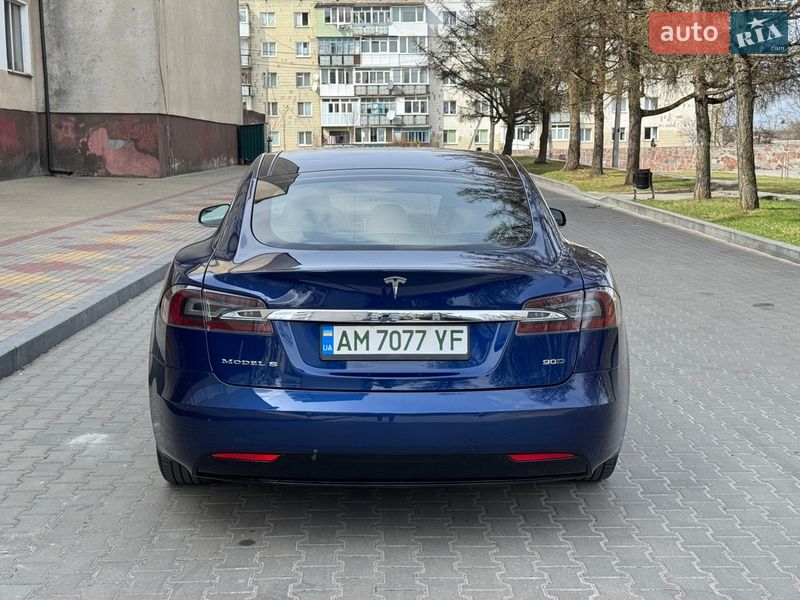 Ліфтбек Tesla Model S 2016 в Звягелі