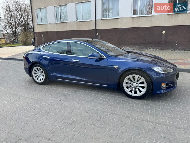 Ліфтбек Tesla Model S 2016 в Звягелі
