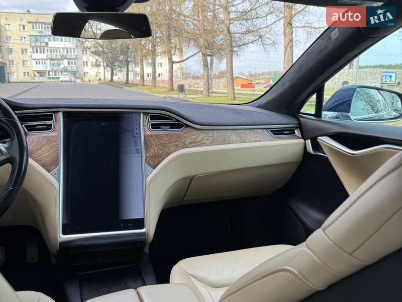 Ліфтбек Tesla Model S 2016 в Звягелі