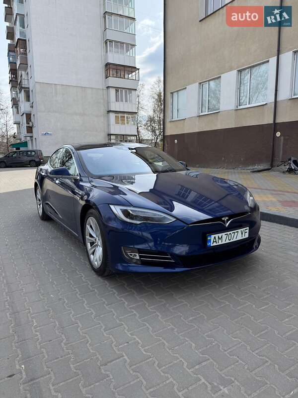 Ліфтбек Tesla Model S 2016 в Звягелі