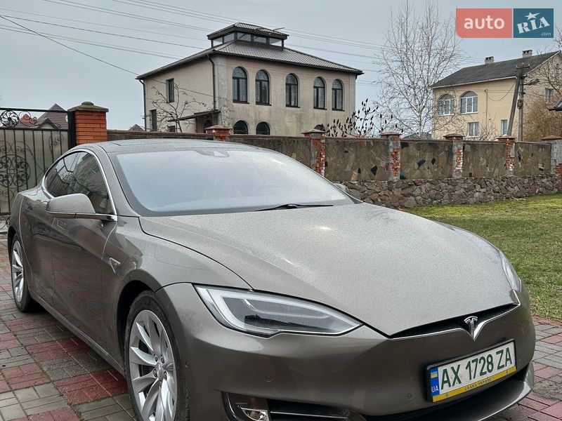 Tesla Model S 2016