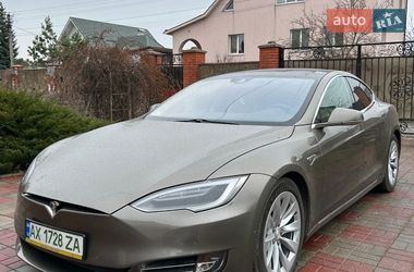 Лифтбек Tesla Model S 2016 в Киеве