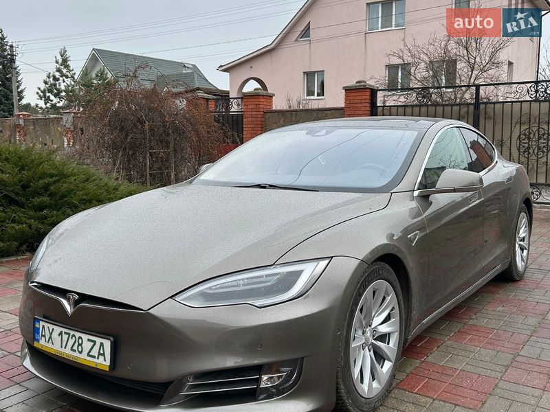 Лифтбек Tesla Model S 2016 в Киеве фото 3 Лифтбек Tesla Model S 2016 в Киеве