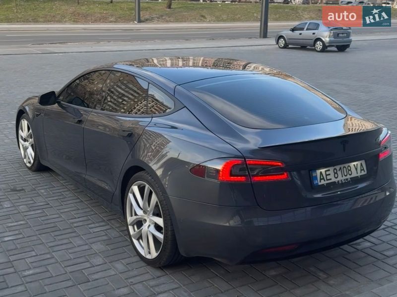 Ліфтбек Tesla Model S 2017 в Дніпрі фото 6 Ліфтбек Tesla Model S 2017 в Дніпрі