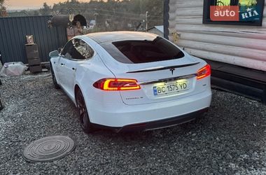 Лифтбек Tesla Model S 2016 в Львове