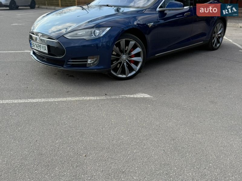 Лифтбек Tesla Model S 2015 в Александрие