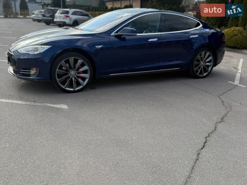 Лифтбек Tesla Model S 2015 в Александрие
