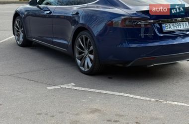 Лифтбек Tesla Model S 2015 в Александрие