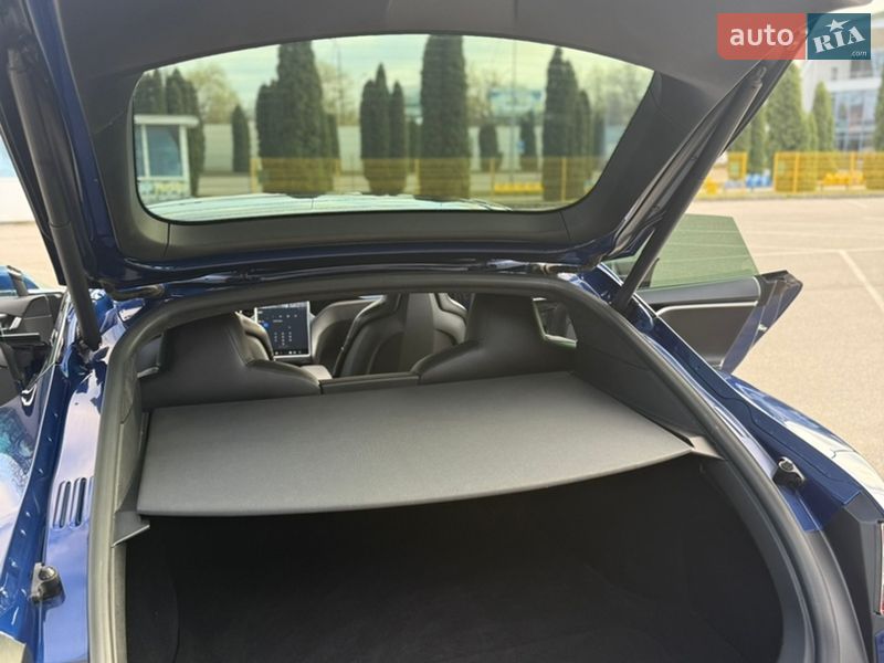 Лифтбек Tesla Model S 2015 в Александрие