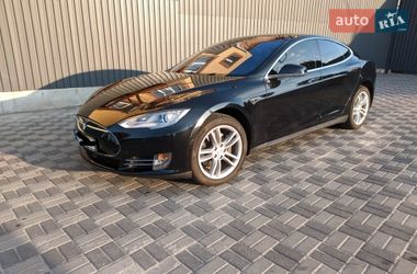 Лифтбек Tesla Model S 2015 в Хмельницком