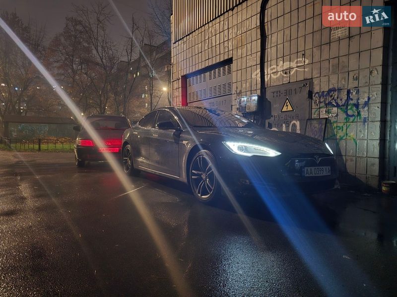 Ліфтбек Tesla Model S 2012 в Києві