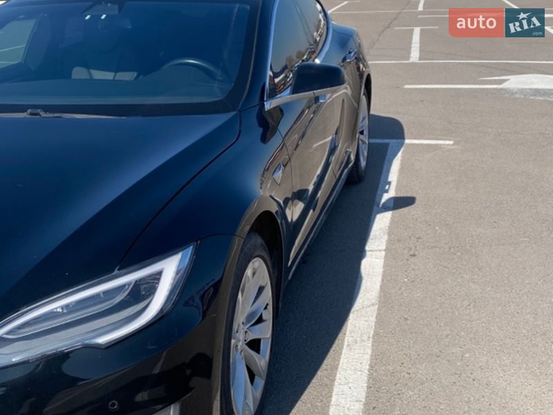 Ліфтбек Tesla Model S 2018 в Львові