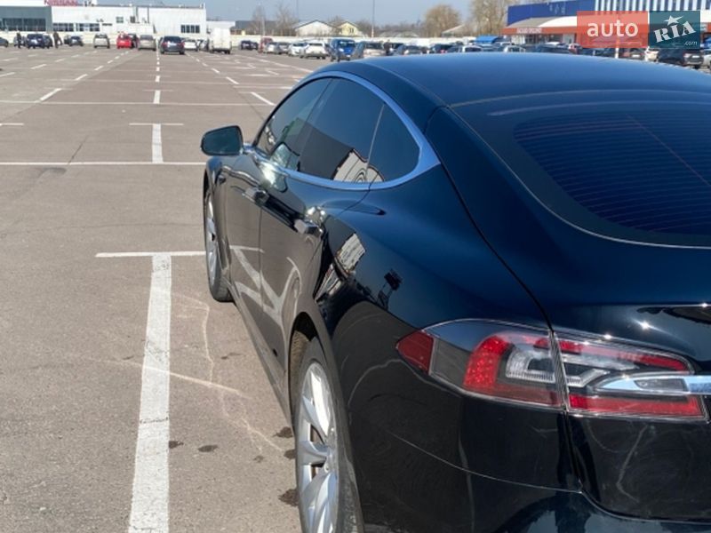 Ліфтбек Tesla Model S 2018 в Львові