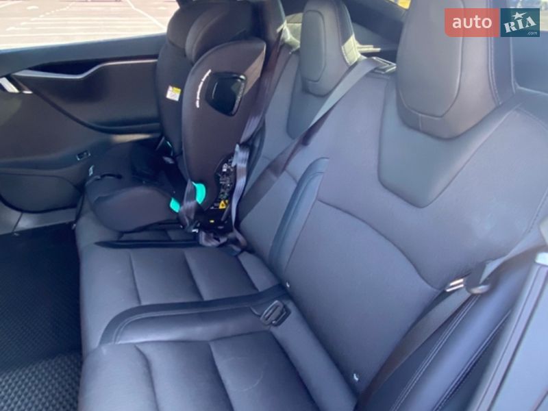Ліфтбек Tesla Model S 2018 в Львові