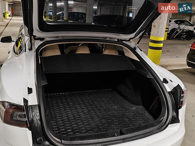 Лифтбек Tesla Model S 2015 в Львове фото 12 Лифтбек Tesla Model S 2015 в Львове