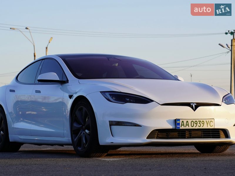 Лифтбек Tesla Model S 2023 в Киеве