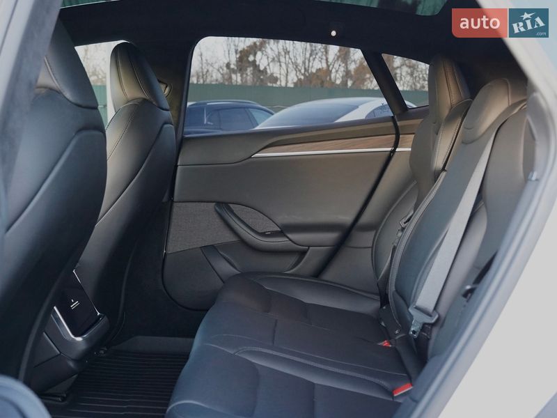 Лифтбек Tesla Model S 2023 в Киеве