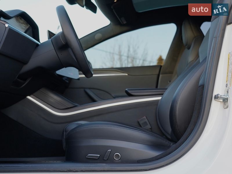 Лифтбек Tesla Model S 2023 в Киеве