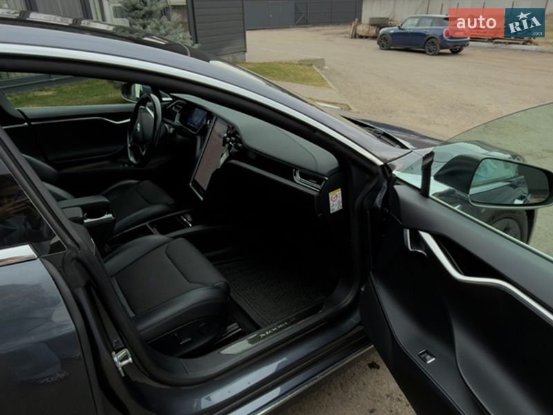Лифтбек Tesla Model S 2018 в Киеве