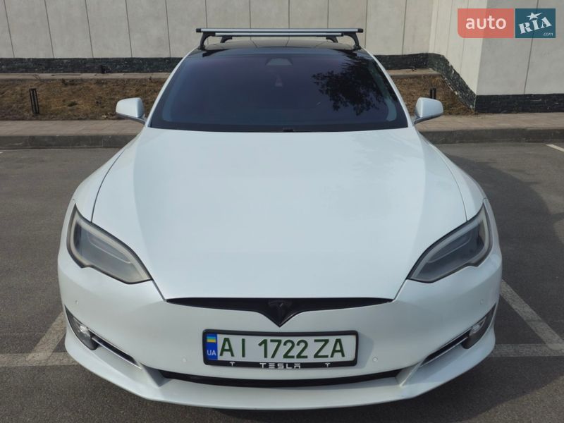 Лифтбек Tesla Model S 2017 в Украинке