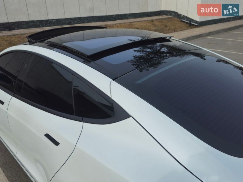 Лифтбек Tesla Model S 2017 в Украинке