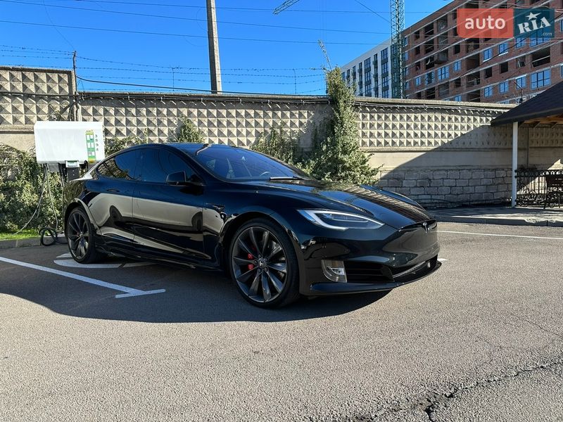 Лифтбек Tesla Model S 2017 в Днепре