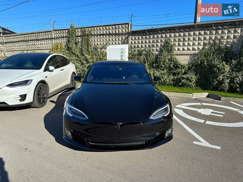 Лифтбек Tesla Model S 2017 в Днепре