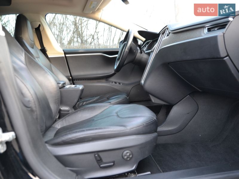 Ліфтбек Tesla Model S 2013 в Луцьку