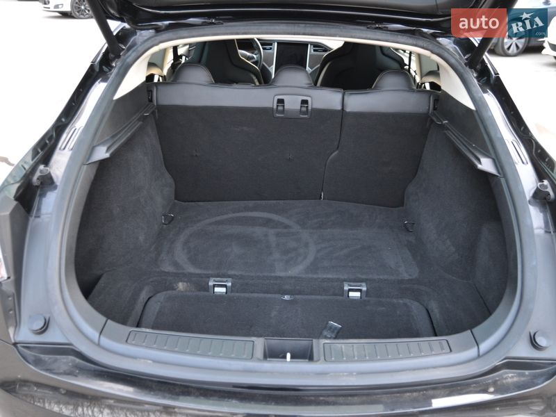 Ліфтбек Tesla Model S 2013 в Луцьку