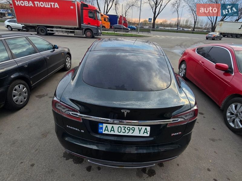 Ліфтбек Tesla Model S 2012 в Києві