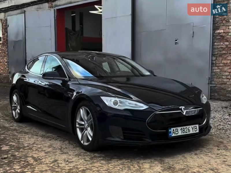 Ліфтбек Tesla Model S 2013 в Вінниці