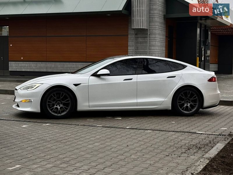 Ліфтбек Tesla Model S 2022 в Чернівцях