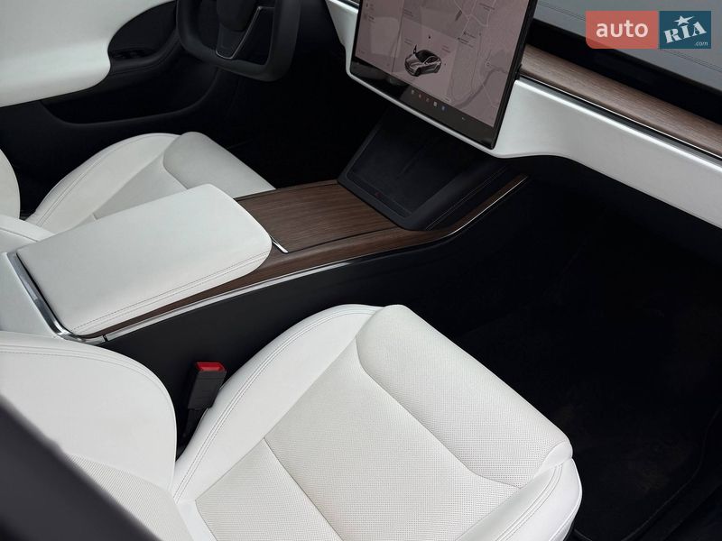 Лифтбек Tesla Model S 2022 в Черновцах