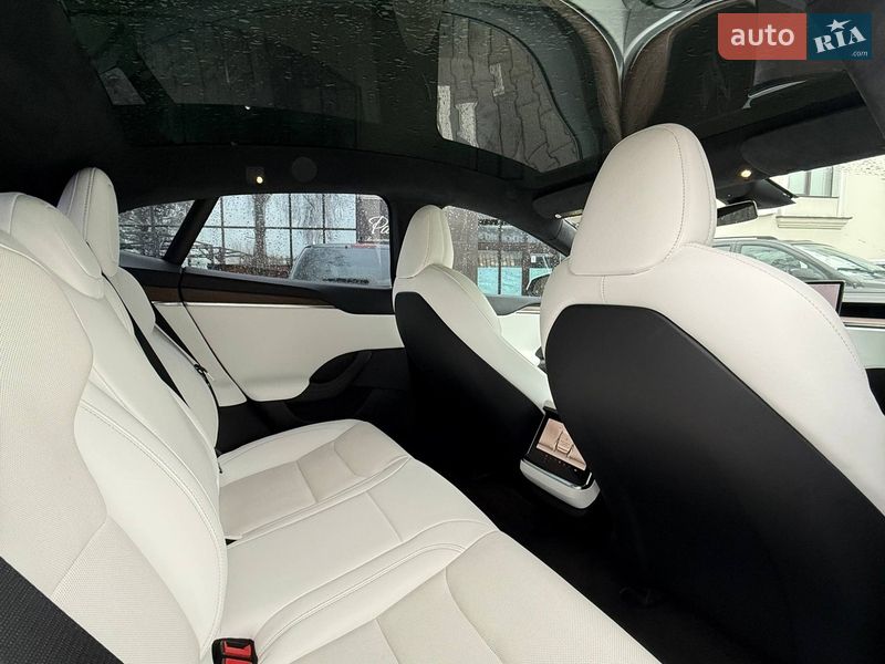 Ліфтбек Tesla Model S 2022 в Чернівцях